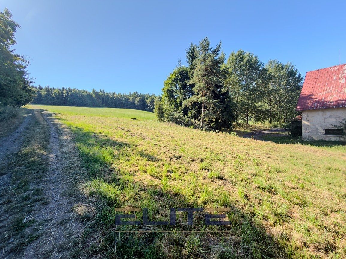 Prodej stavebního pozemku 1042 m² – fotografie 2
