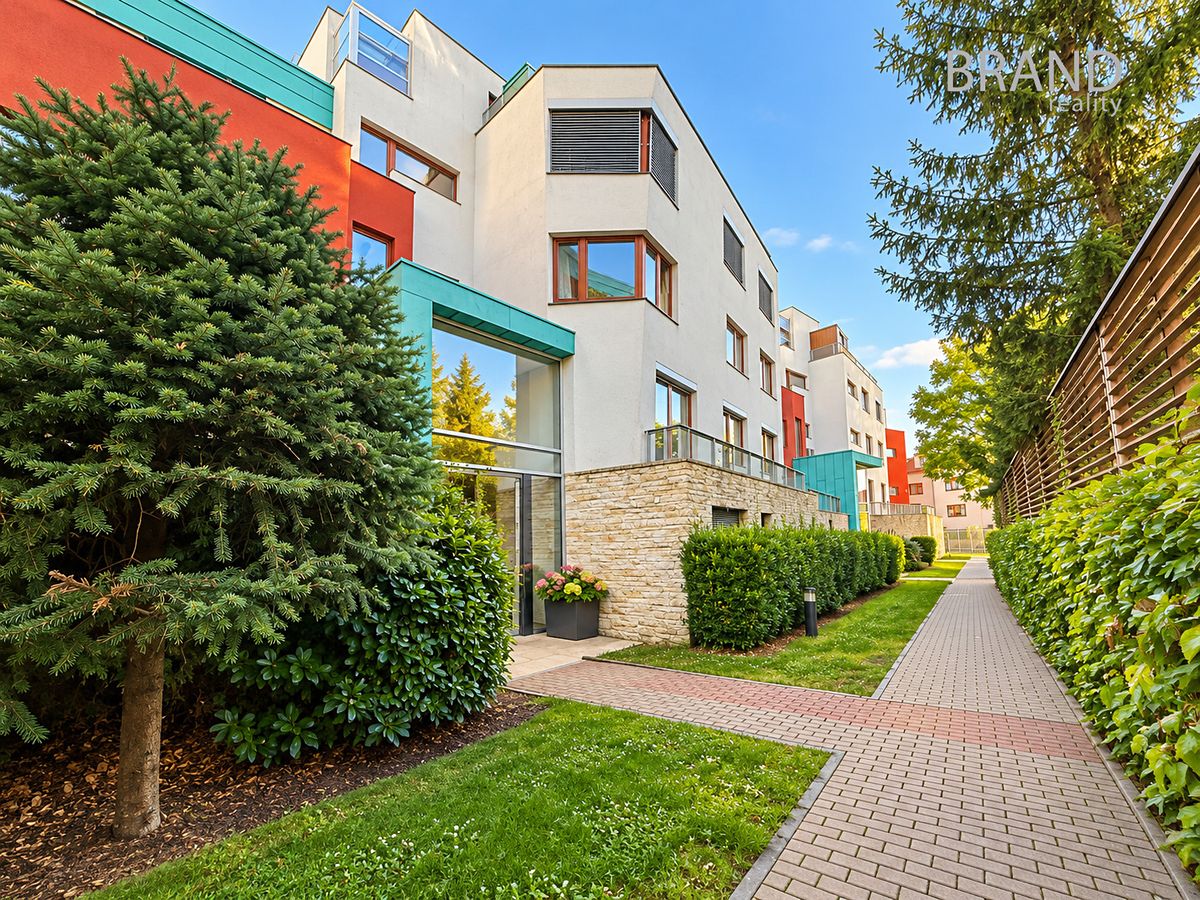 Pronájem bytu 2+kk 56 m² – fotografie 2