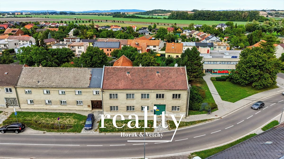 Prodej rodinného domu 456 m², pozemek 925 m² – fotografie 3