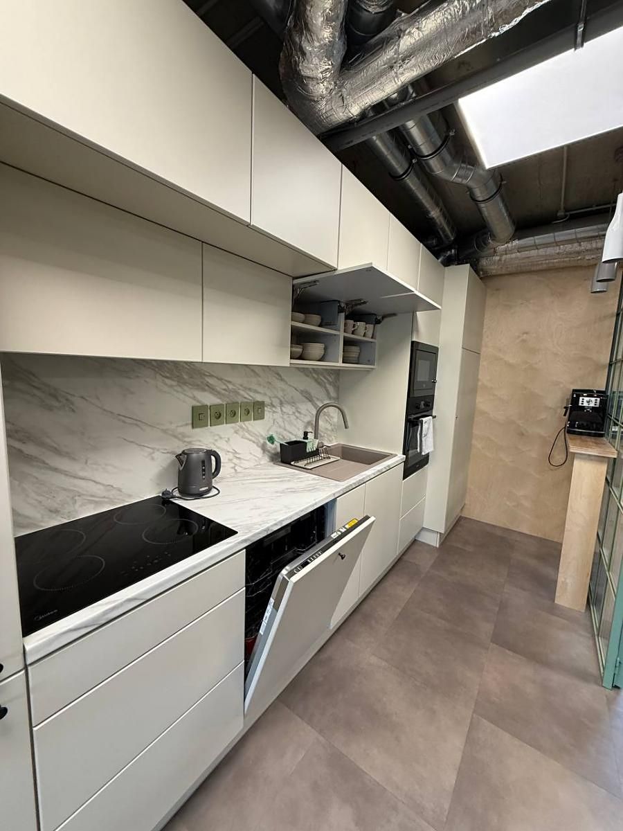 Pronájem bytu pokoje 141 m² – fotografie 5
