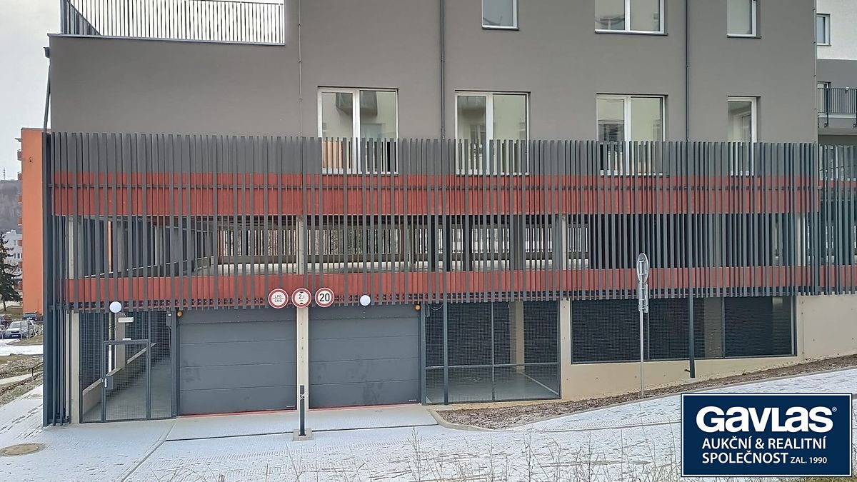 Pronájem garážového stání 12 m² – fotografie 2