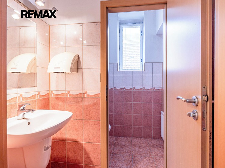 Комерційне приміщення в оренду, 1 270 м² (26 з 42)