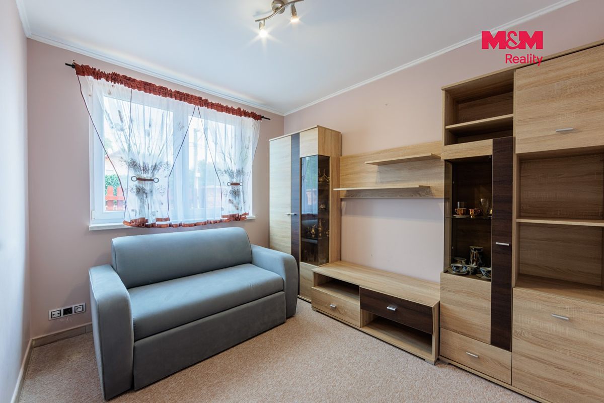 Prodej rodinného domu 198 m², pozemek 742 m² – fotografie 4