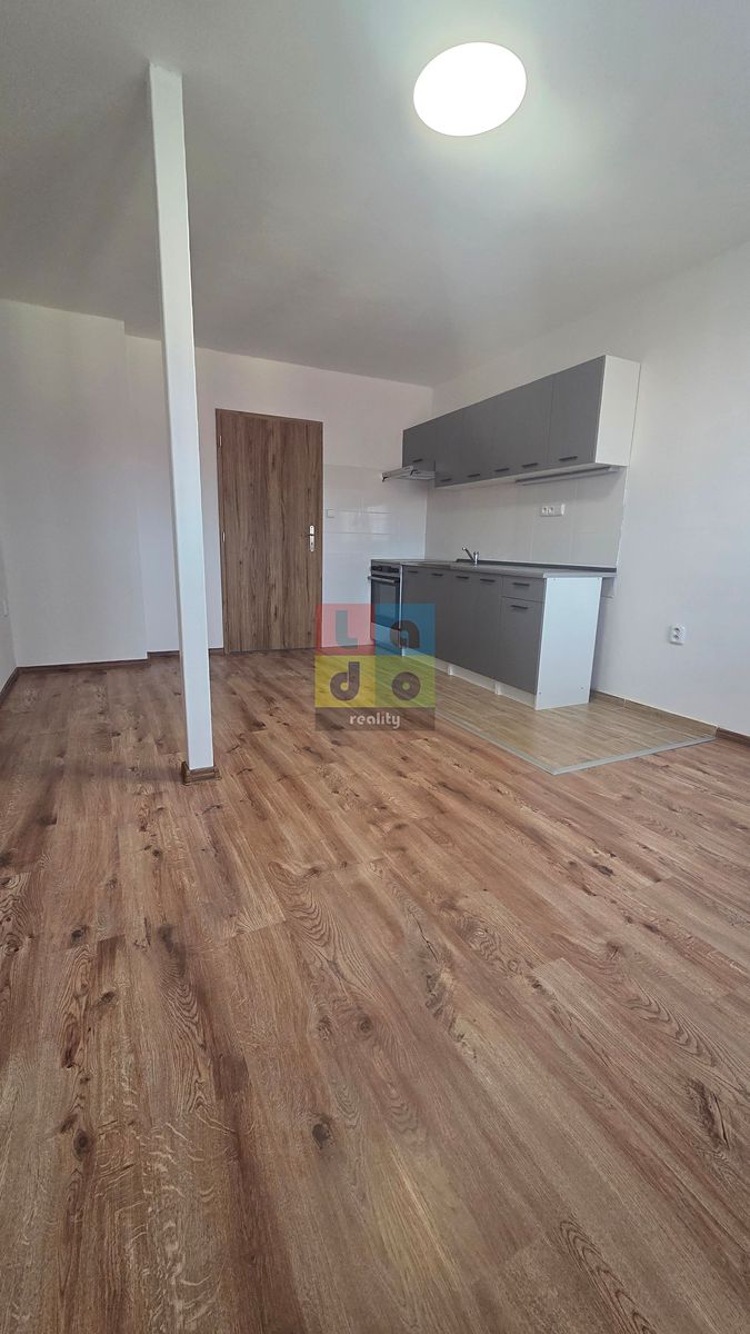 Pronájem bytu 2+kk 47 m² – fotografie 2