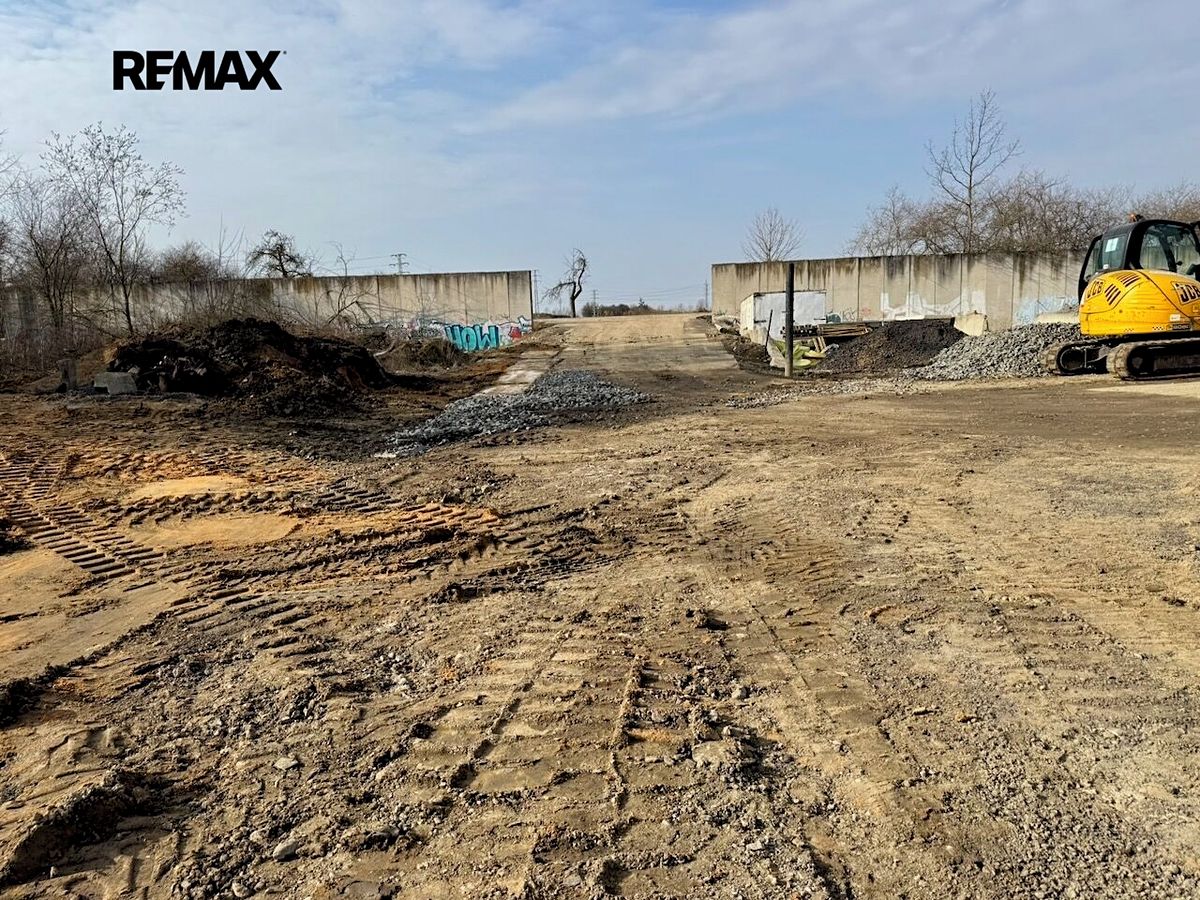 Pronájem komerčního pozemku 4925 m² – fotografie 3