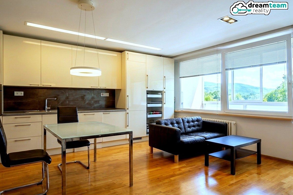 Pronájem bytu 4+kk 75 m² – fotografie 2