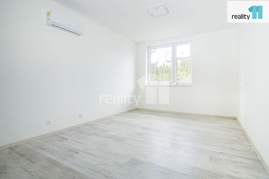 Pronájem bytu 1+kk 25 m² – fotografie 4