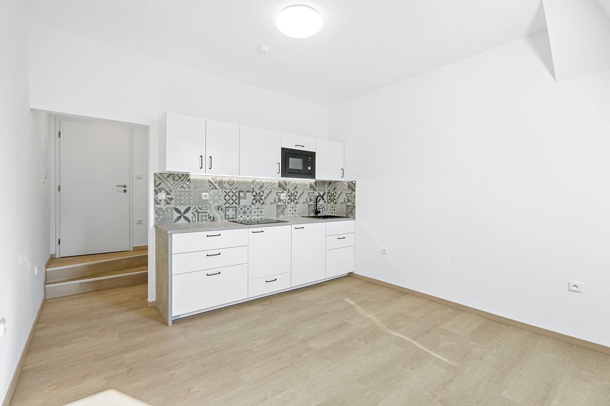 Pronájem bytu 1+kk 28 m² – fotografie 3
