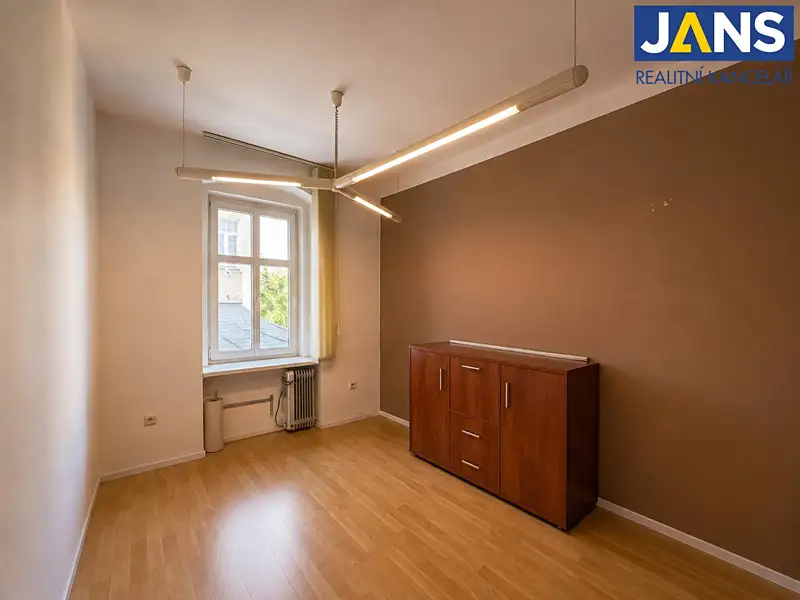 Pronájem kanceláře 14 m², Krnov – náhled fotky 1