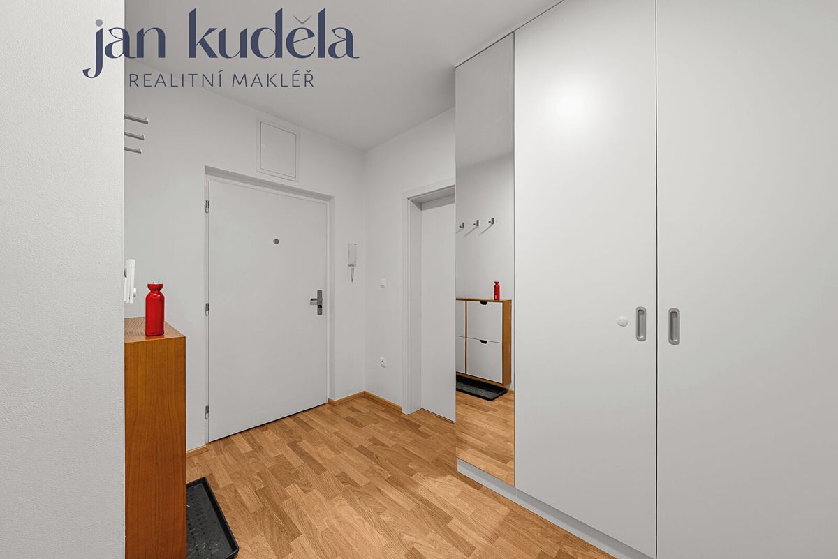 Pronájem bytu 2+kk 48 m² – fotografie 3