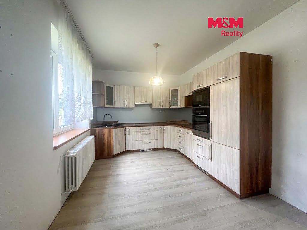 Prodej rodinného domu 140 m², pozemek 894 m²
