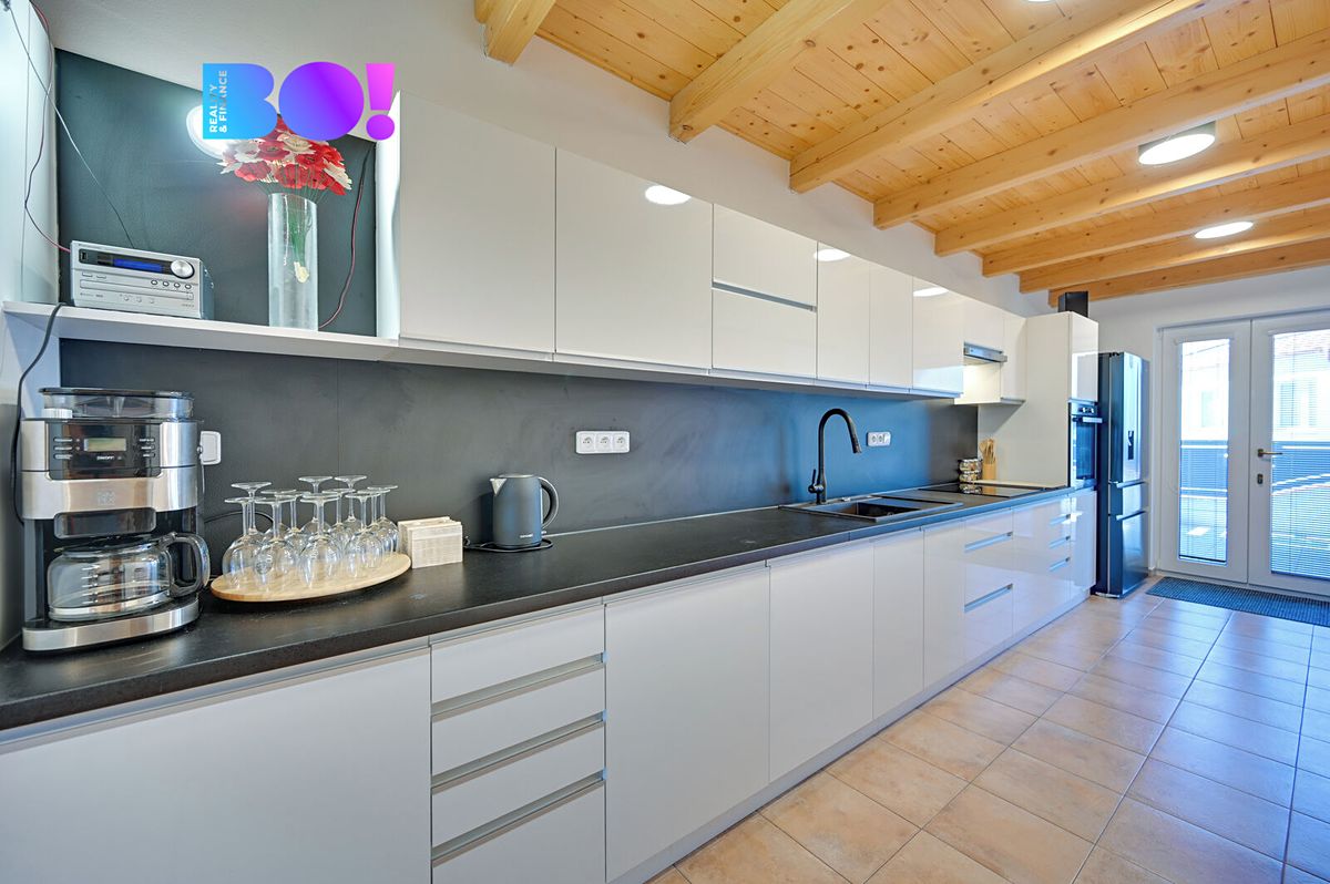 Prodej rodinného domu 180 m², pozemek 371 m² – fotografie 3