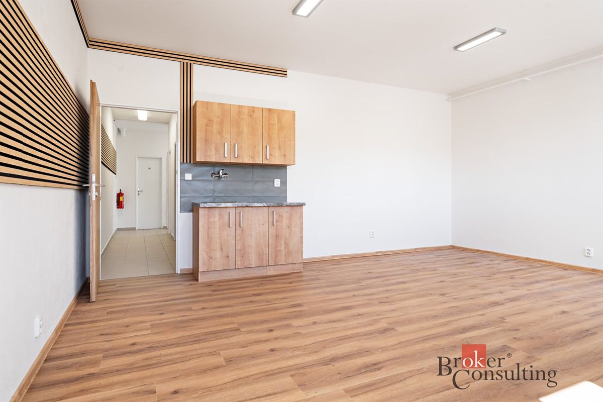 Pronájem kanceláře 80 m² – fotografie 2