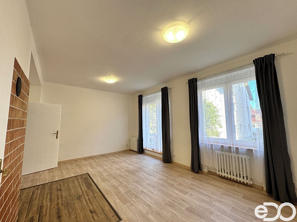 Pronájem rodinného domu 97 m², pozemek 93 m² – fotografie 3