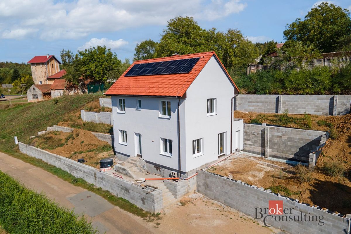 Prodej rodinného domu 139 m², pozemek 818 m², Břasy – fotka 1 z 3