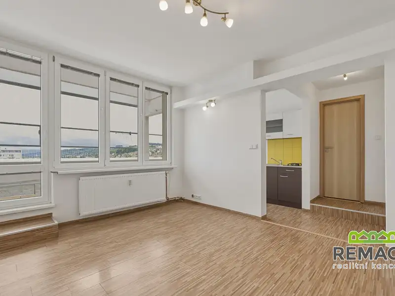Pronájem bytu 1+kk 33 m², Zlín – náhled fotky 1