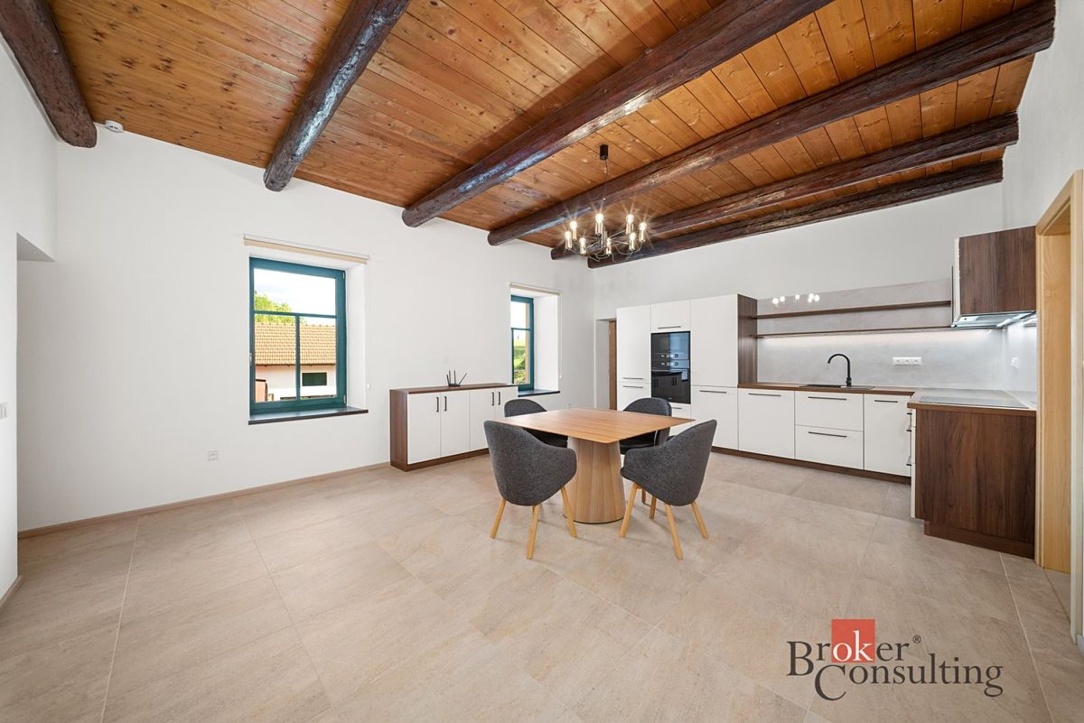 Pronájem bytu 4+kk 88 m², Slatina – fotka 1 z 3