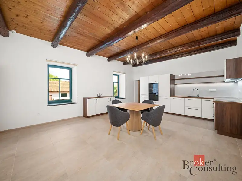 Pronájem bytu 4+kk 88 m², Slatina – náhled fotky 1