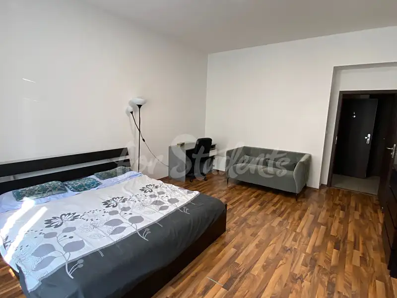 Pronájem bytu 2+1 60 m², Hradec Králové – náhled fotky 1