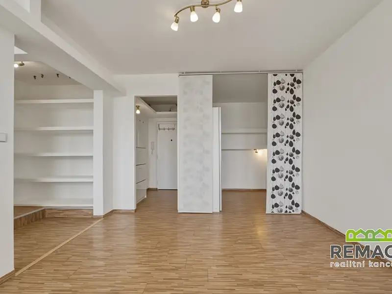 Pronájem bytu 1+kk 33 m², Zlín – náhled fotky 3