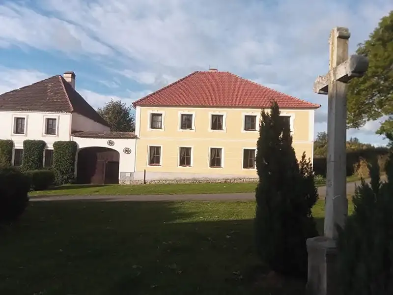 Prodej chalupy 250 m², pozemek 236 m², Chroboly – náhled fotky 1