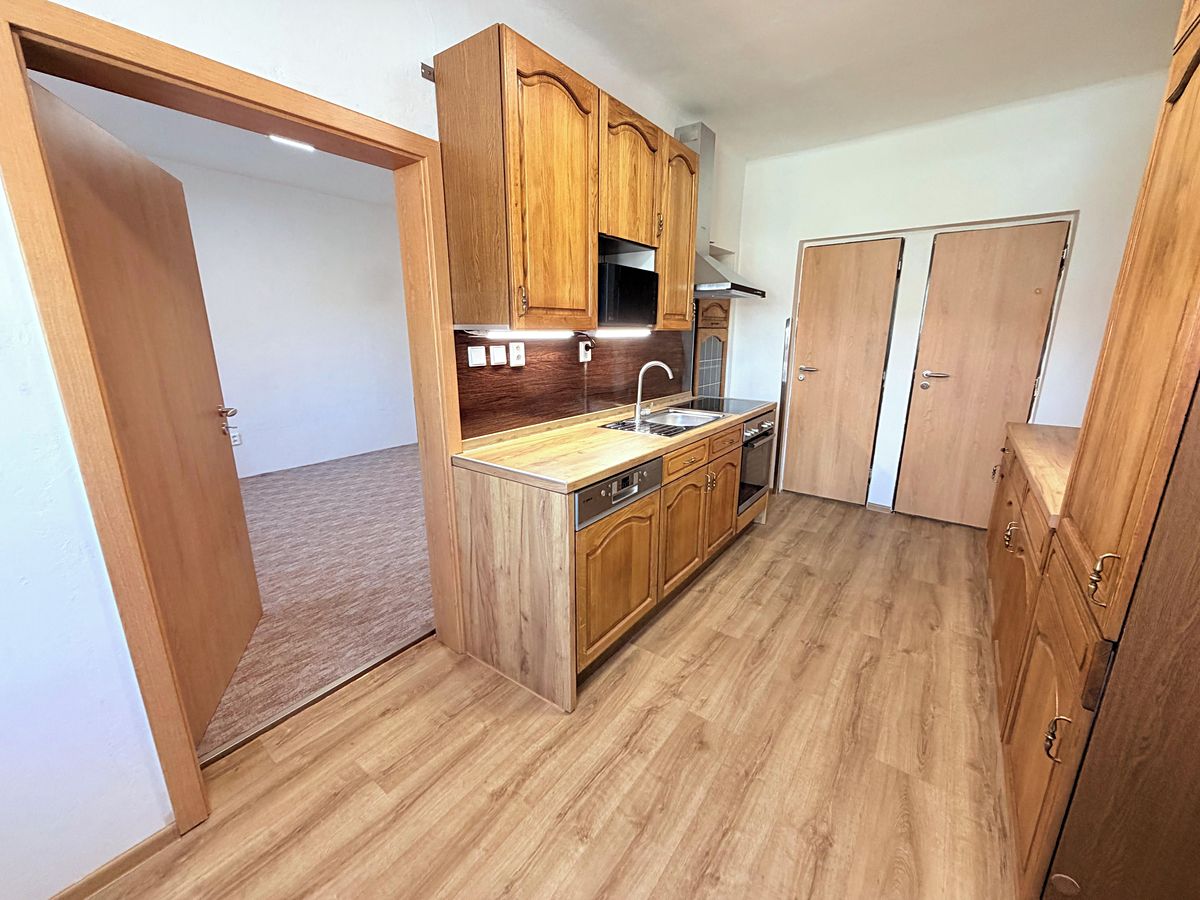 Pronájem rodinného domu 150 m², pozemek 319 m² – fotografie 3