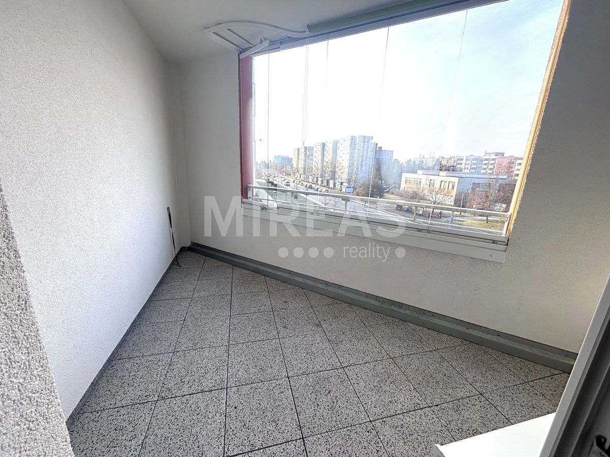 Pronájem bytu 1+kk 38 m² – fotografie 2