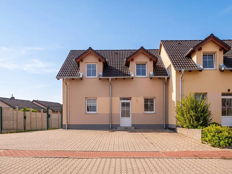 Pronájem rodinného domu 106 m², pozemek 701 m², Postřižín – náhled fotky 2