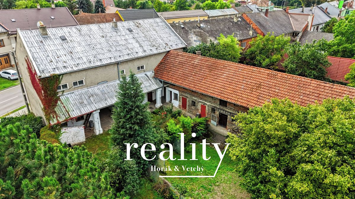 Prodej rodinného domu 456 m², pozemek 925 m² – fotografie 4