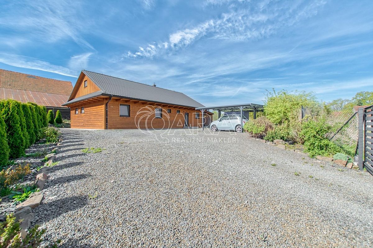 Prodej rodinného domu 144 m², pozemek 1670 m² – fotografie 2