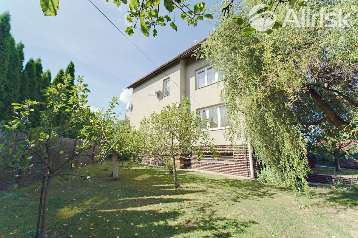 Prodej rodinného domu 210 m², pozemek 950 m² – fotografie 3