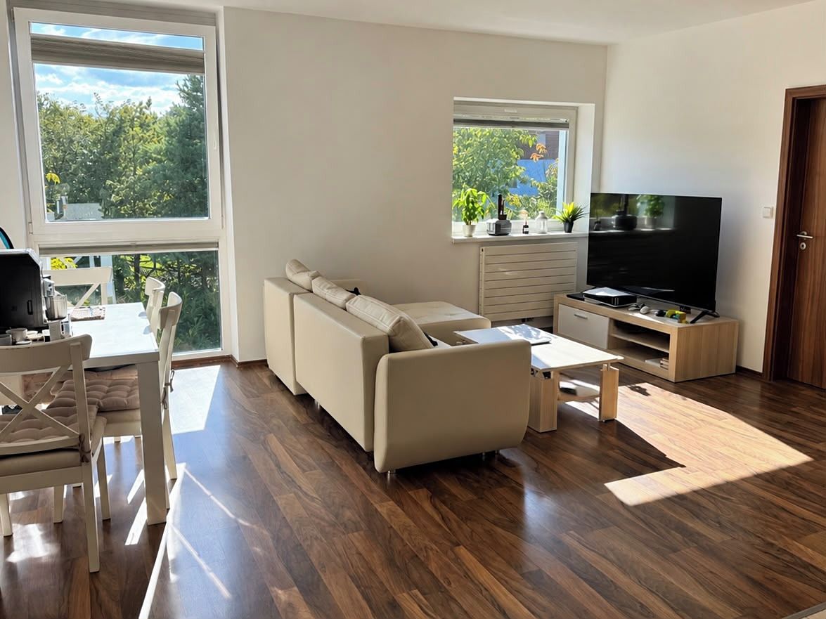 Pronájem bytu 2+kk 55 m² – fotografie 3