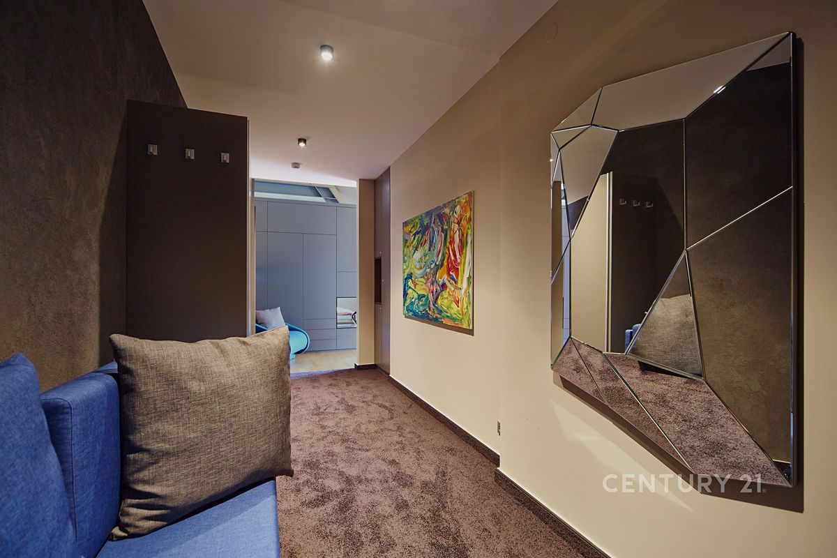 Pronájem bytu 2+kk 115 m² – fotografie 2