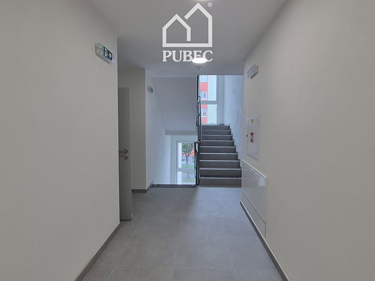 Pronájem bytu 1+kk, 32 m² (9 z 10)
