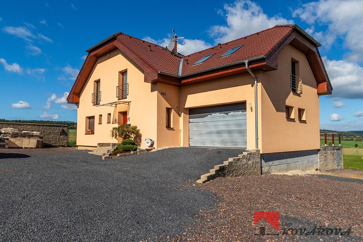 Prodej rodinného domu 346 m², pozemek 2669 m²