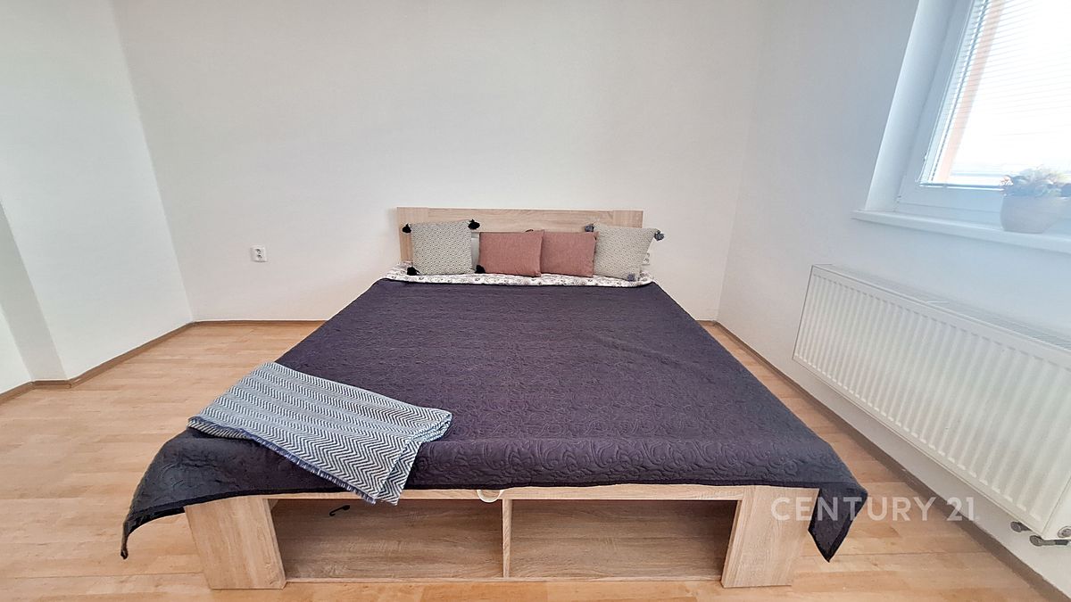 Pronájem bytu 2+kk 61 m² – fotografie 3