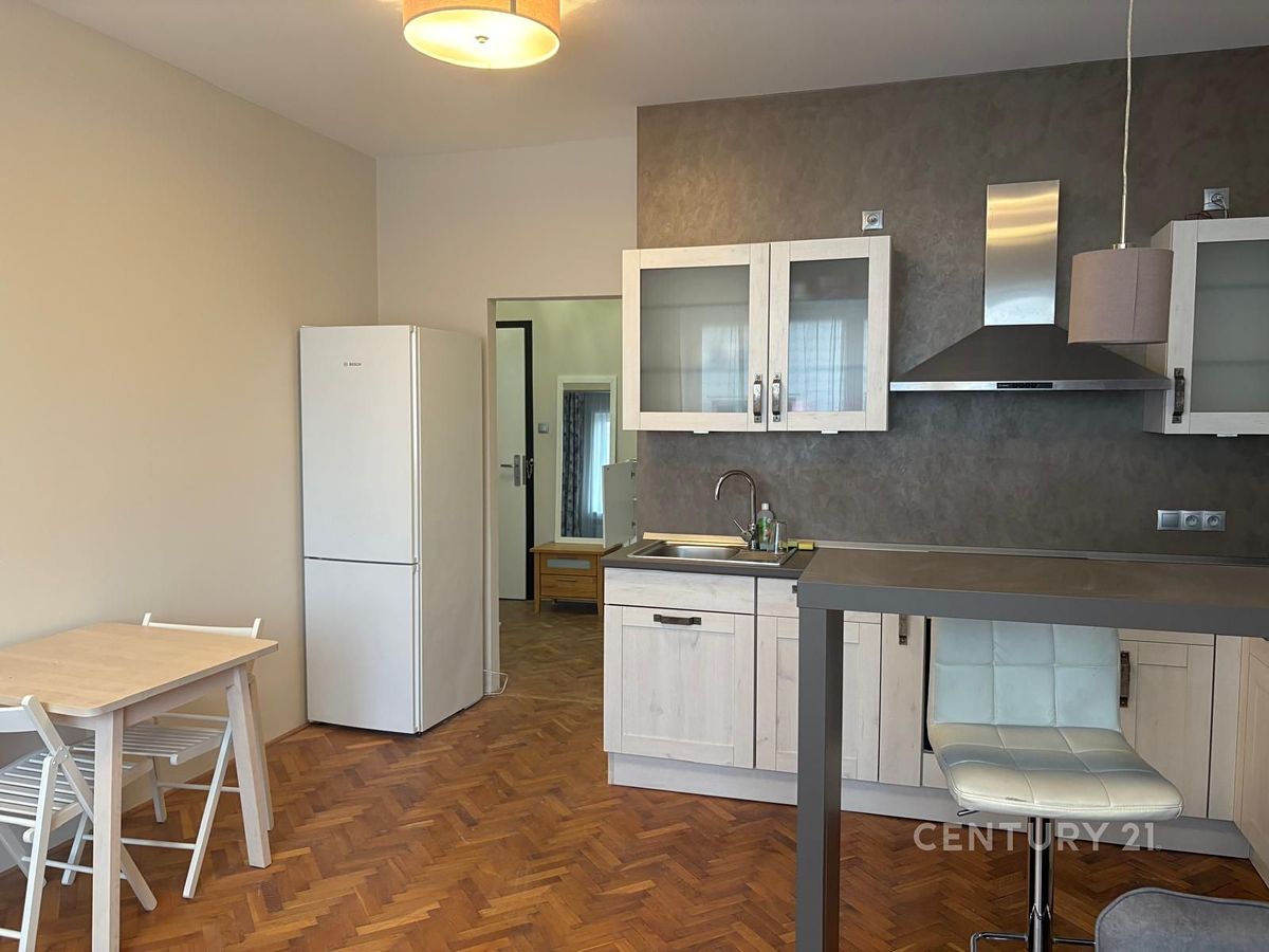 Pronájem bytu 2+kk 51 m² – fotografie 3