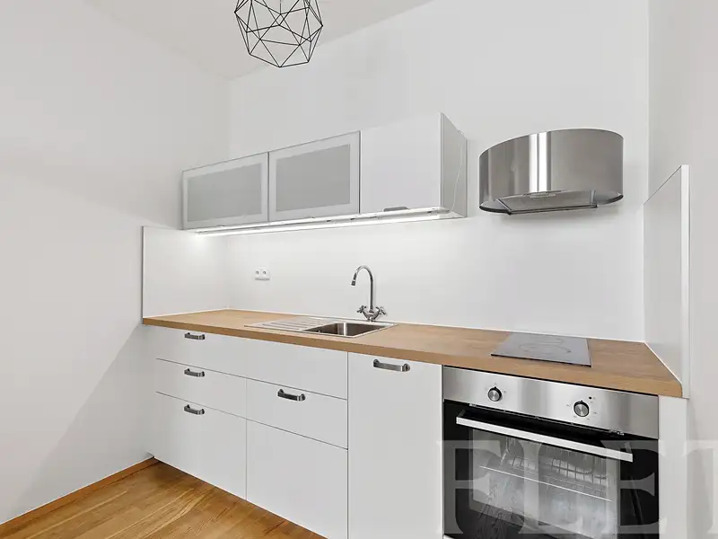 Pronájem bytu 1+kk 34 m², Praha – náhled fotky 2