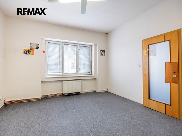 Комерційне приміщення в оренду, 1 270 м² (31 з 42)