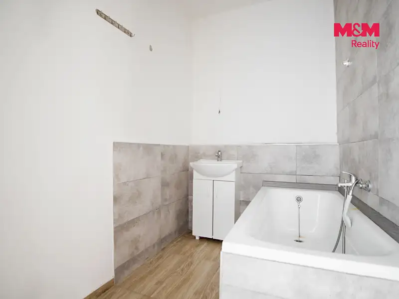 Prodej bytu 3+1 80 m², Chomutov – náhled fotky 3