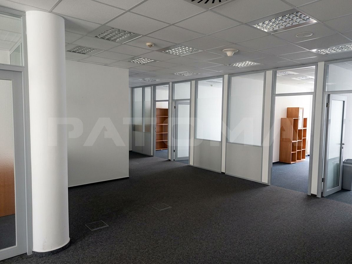 Pronájem kanceláře 589 m² – fotografie 5