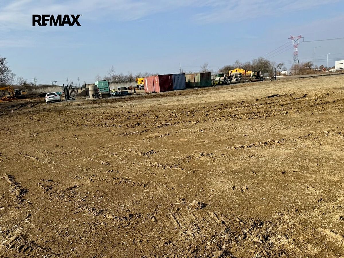 Pronájem komerčního pozemku 4925 m² – fotografie 5