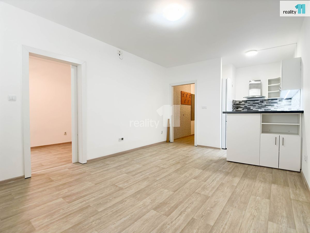 Pronájem bytu 2+kk 38 m² – fotografie 2