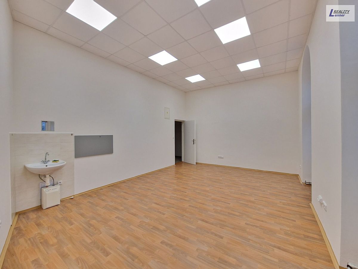 Pronájem kanceláře 28 m² – fotografie 4