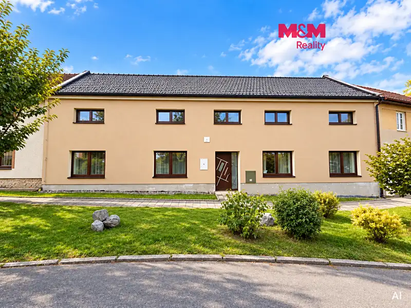 Prodej rodinného domu 195 m², pozemek 833 m², Vážany – náhled fotky 1