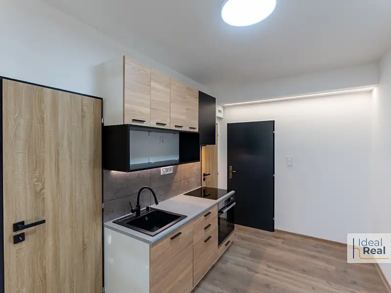 Pronájem bytu 1+kk 23 m², Uničov – náhled fotky 1
