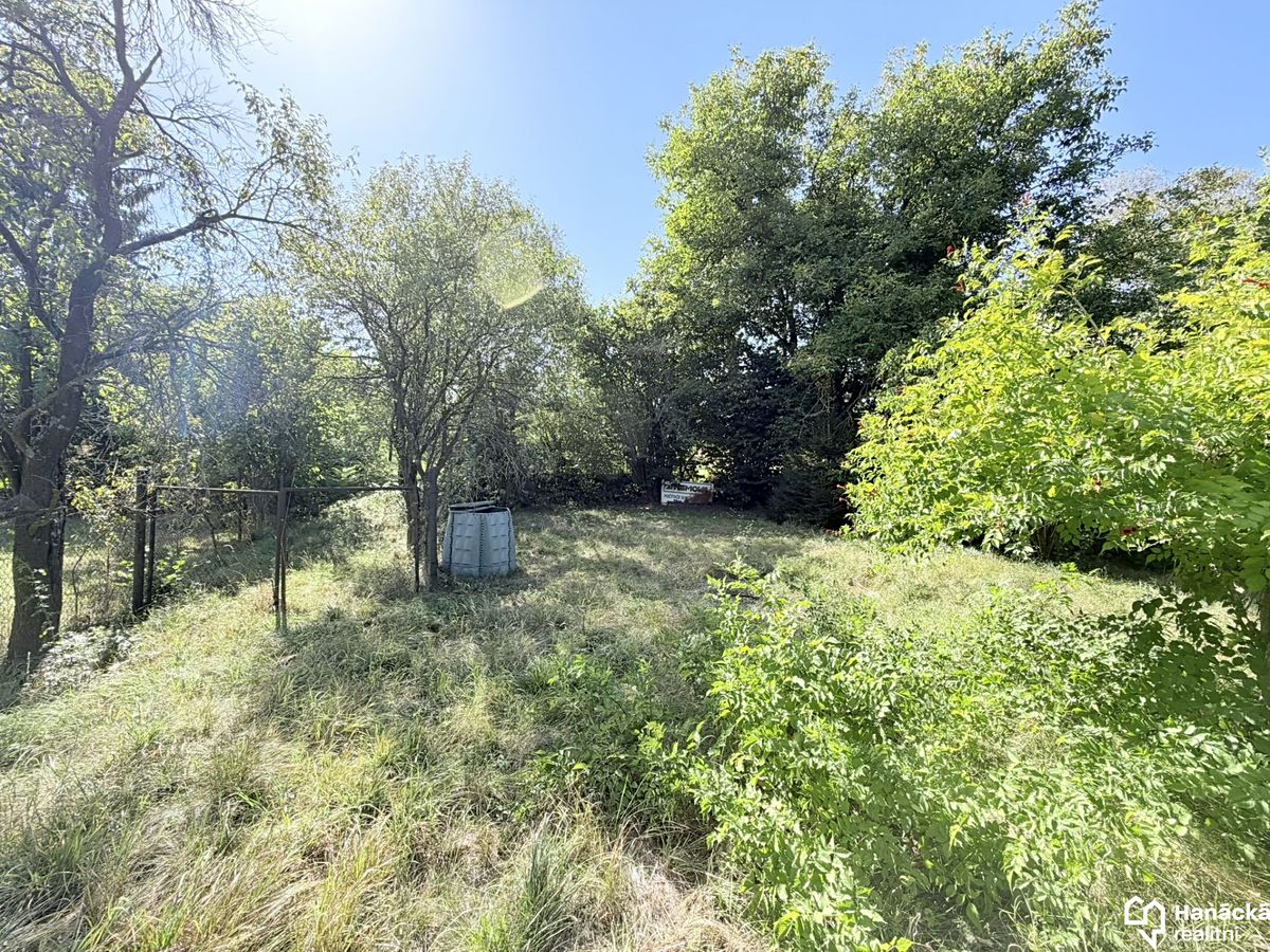 Prodej stavebního pozemku 946 m² – fotografie 3