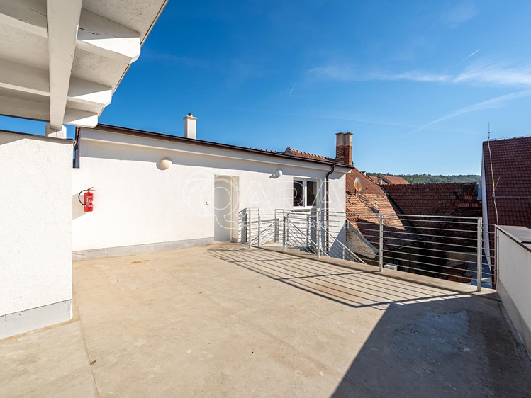 Prodej bytu 2+kk, 64 m² (2 z 16)