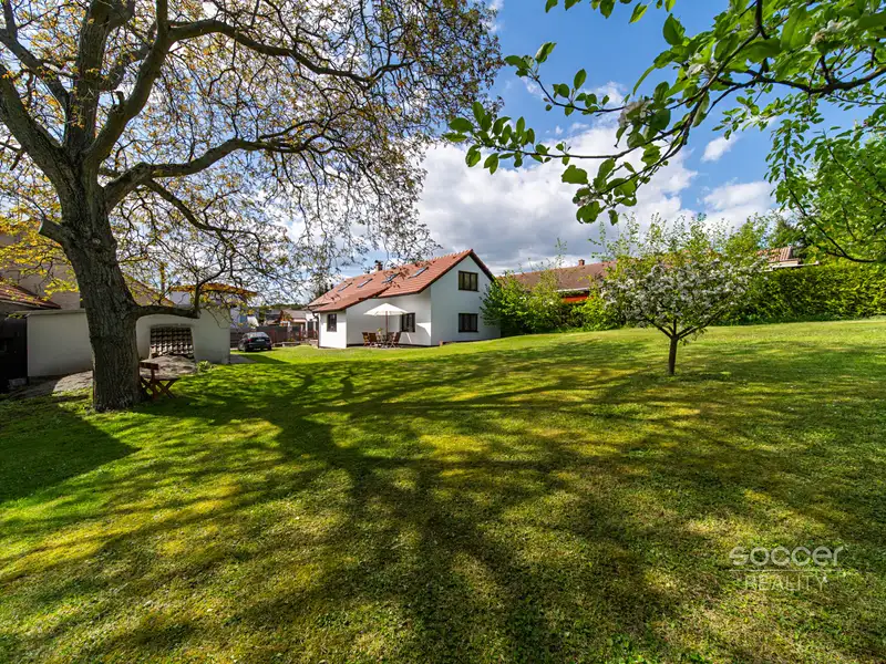 Pronájem rodinného domu 180 m², pozemek 1662 m², Dobrovice – náhled fotky 1