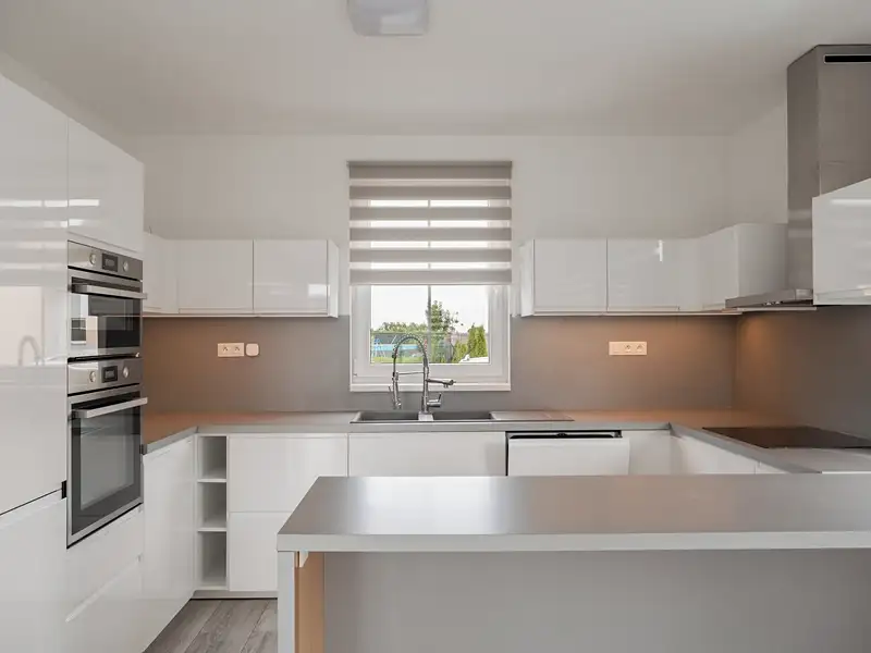 Pronájem rodinného domu 106 m², pozemek 701 m², Postřižín – náhled fotky 1